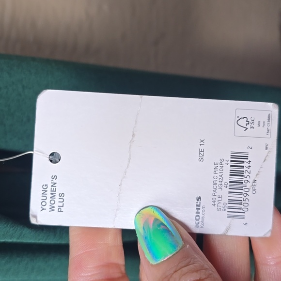 SO Plus Size Cropped Relaxed Athletic long sleeve Tee Green 1x NEW - Picture 4 of 8